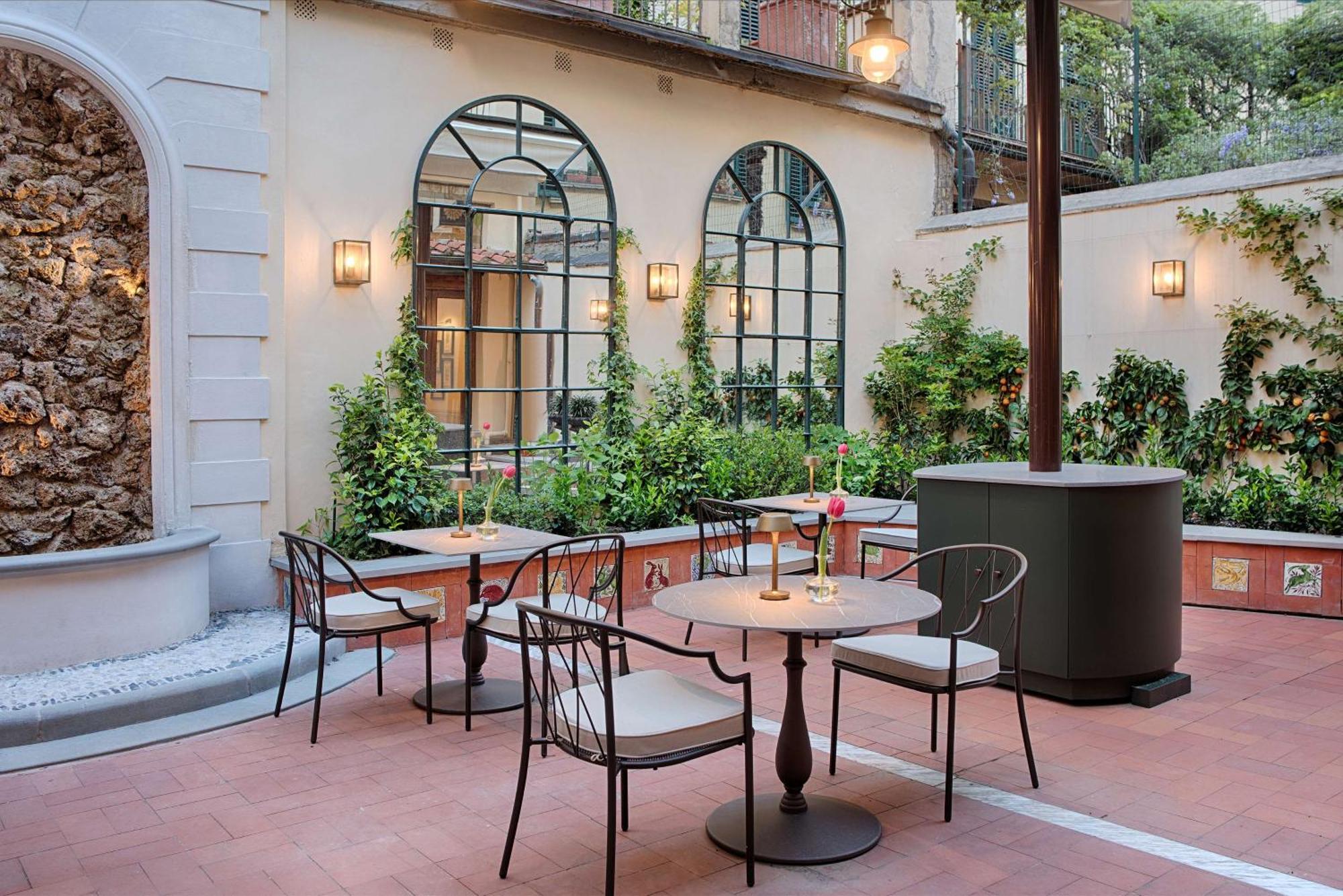Tivoli Palazzo Gaddi Firenze Hotel Экстерьер фото The hotel's courtyard